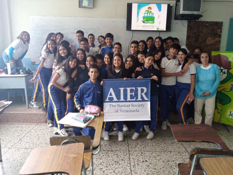 La Sociedad Bastiat dictó una charla de economía de libre mercado a jóvenes&nbsp;merideños