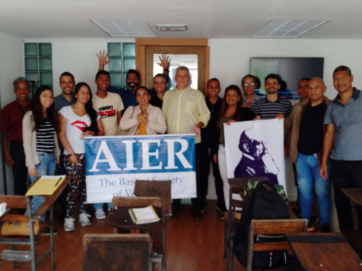 La Sociedad Bastiat dictó taller «Economía en un día» de&nbsp;FEE